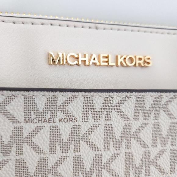 Michael Kors Cream White Pebble Coated Leather Jet Set Crossbody Handbag w COA - Picture 3 of 9